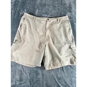 Men’s Khaki Columbia Hiking/Cargo Shorts Size 40 good condition
